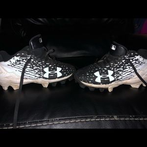 Boys under armour baseball cleats